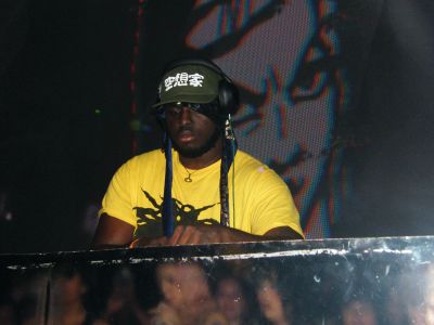 Dazegod performing at Club Contact