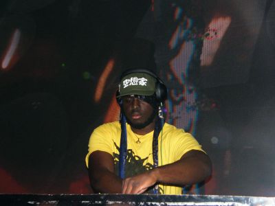 Dazegod performing at Club Contact