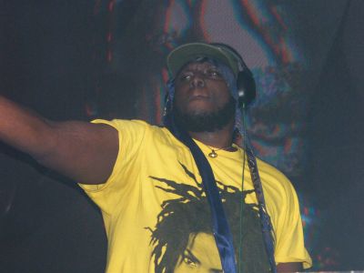 Dazegod performing at Club Contact